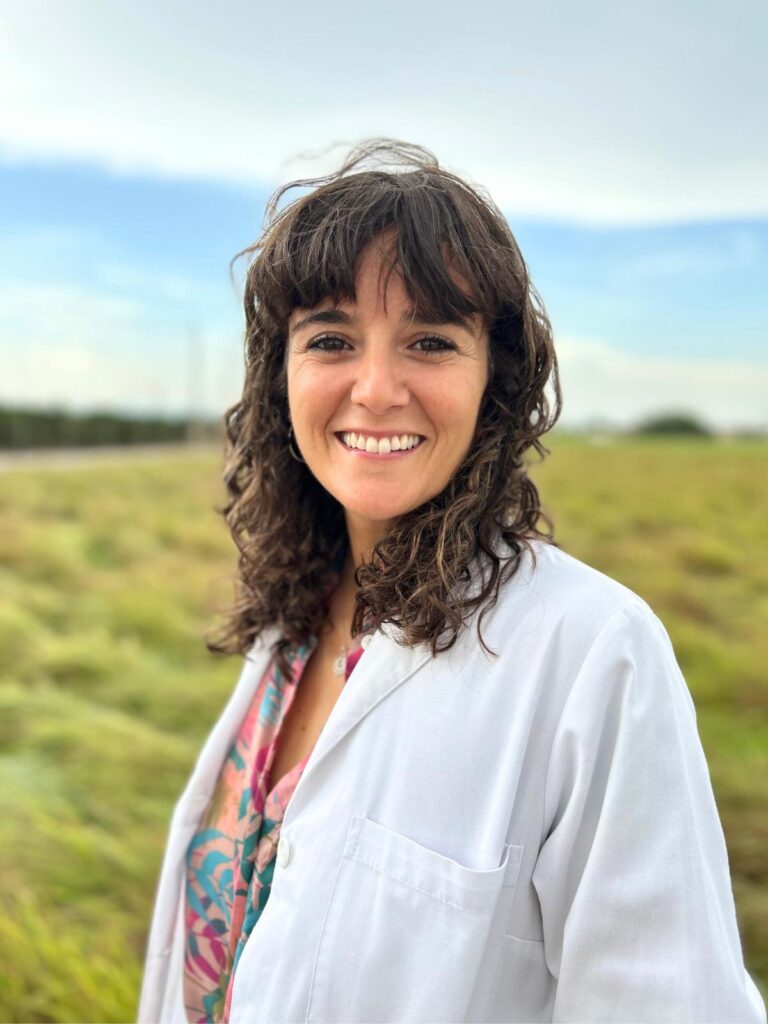 Miriam Regadera, médica integrativa en Valencia, transmitiendo cercanía y confianza